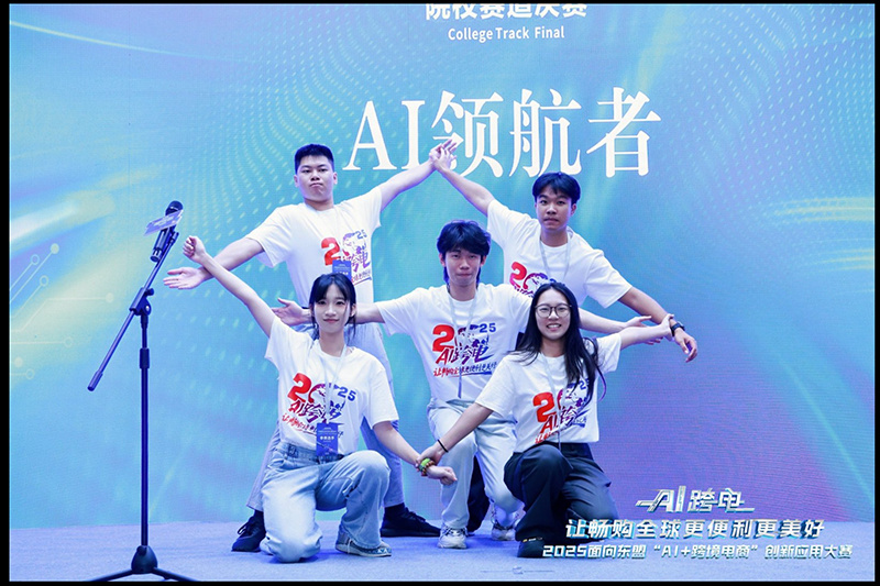 晋级决赛, 强劲的, 大赛分社会